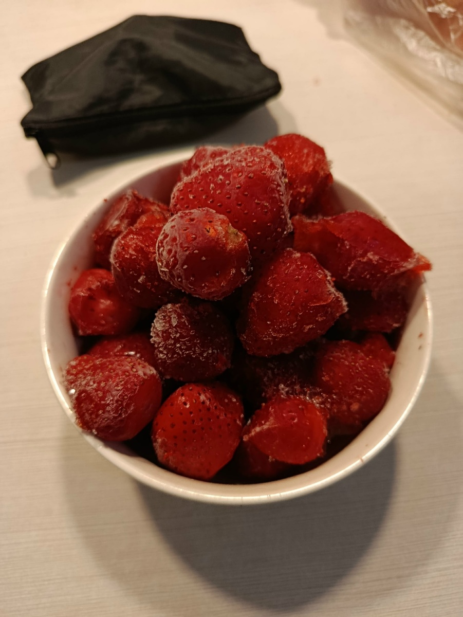 Клубничка замороженная собственноручно.