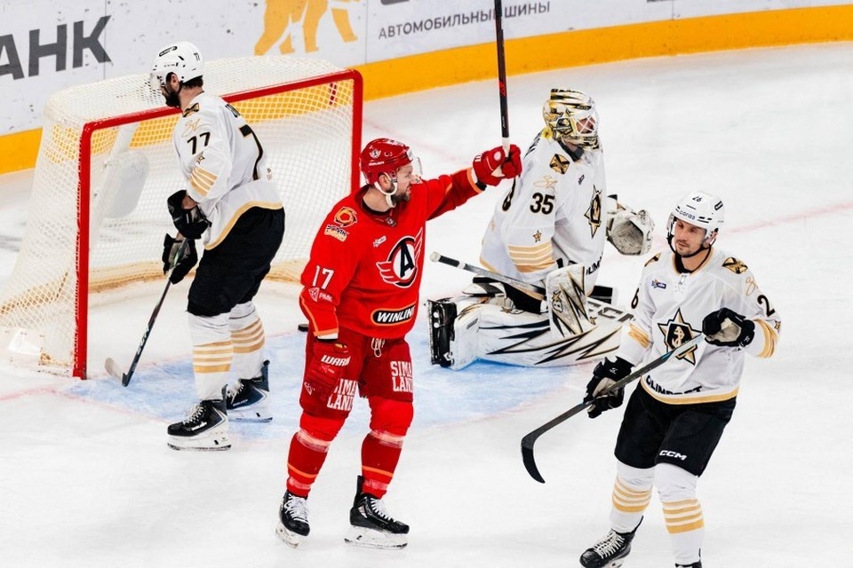    Игра закончилась с счетом 3:2 в пользу «Автомобилиста». Фото: пресс-служба администрации Екатеринбурга.