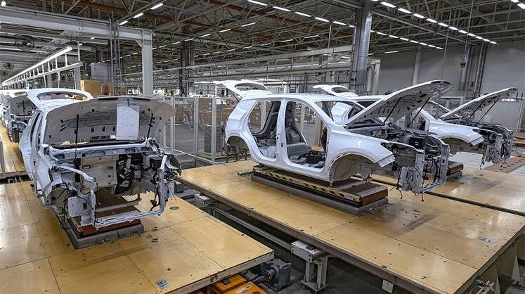     В текущем году доля выпускаемых в РФ новых автомобилей достигла 52%, в то время как по итогам прошлого года она составляла 41%