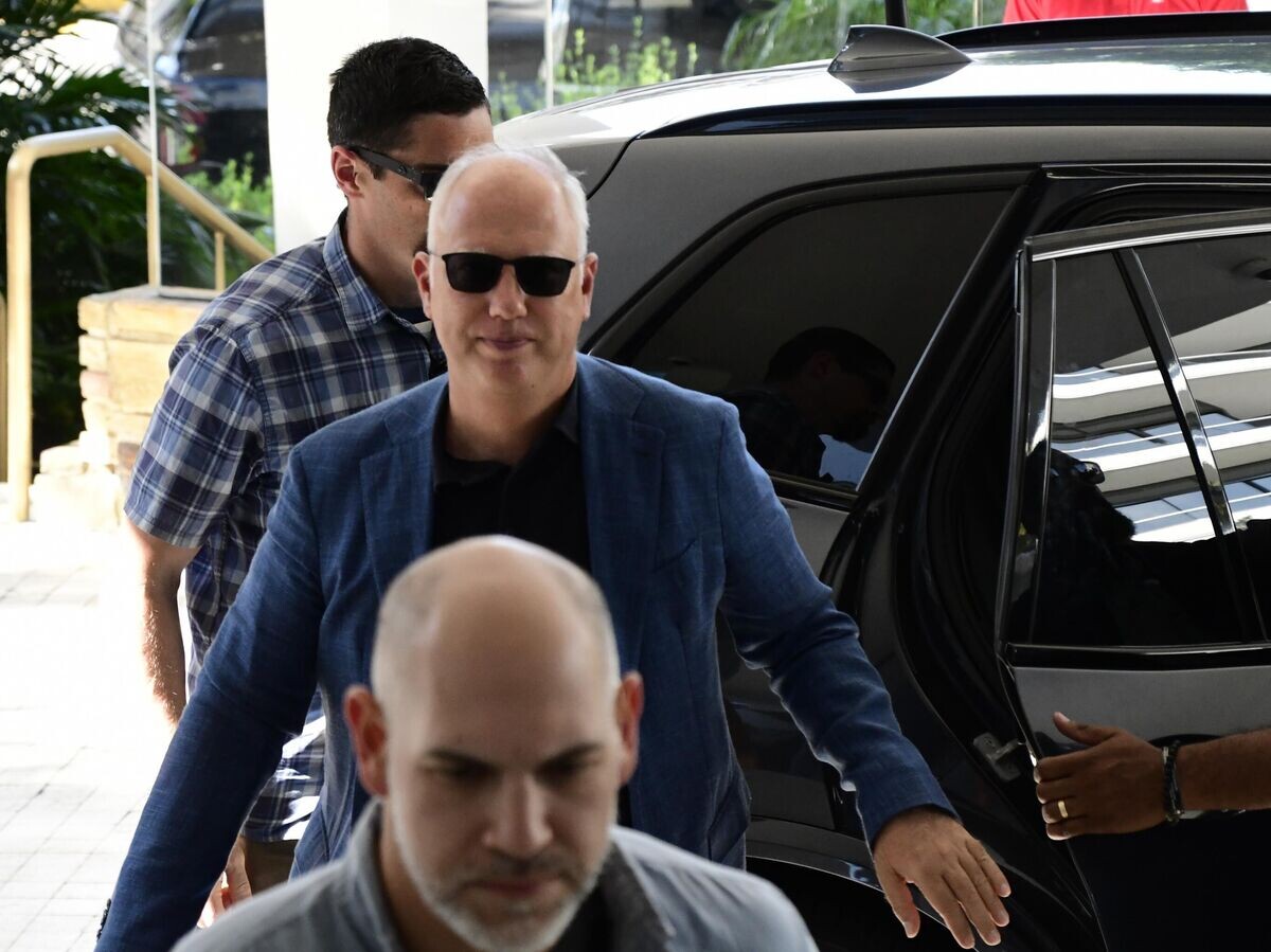    Специальный представитель президента РФ по экономическому сотрудничеству с зарубежными странами, генеральный директор РФПИ Кирилл Дмитриев после переговоров по украинскому урегулированию со Стивом Уиткоффом и Джаредом Кушнером в Майями | © РИА Новости / Алексей Алексеев