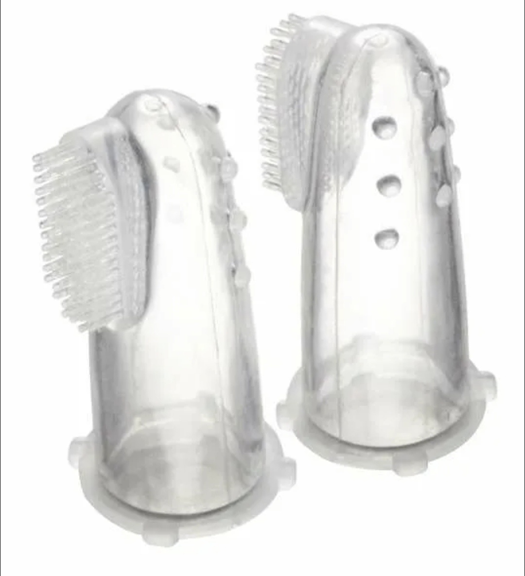 Надеваем на палец и уверенными спокойными движениями массируем ребёнку десны, небо, язык и щеки, внимательно следим за комфортом малыша