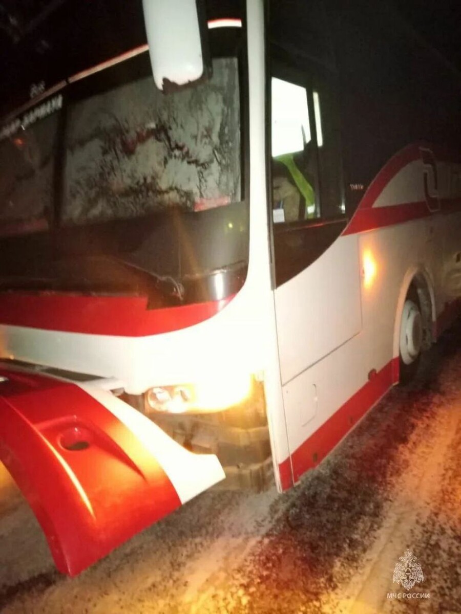   Сломавшийся автобус в Родинском районе. Источник: ГУ МЧС России по Алтайскому краю