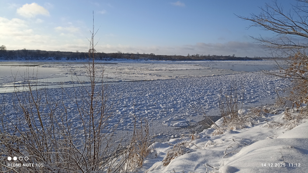 В ожидании зимы, река Вятка медленно погружается в зимний сон. Фото автора.