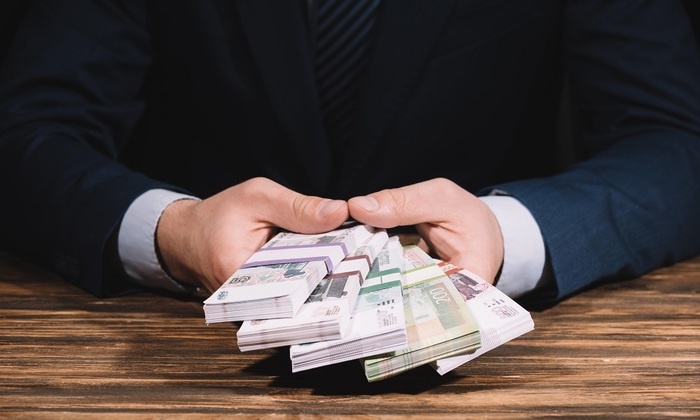    «Золотое перо» обвиняют в растрате