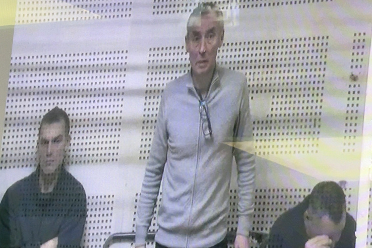    В минувшую пятницу, несмотря на проблемы с подключением изолятора, заседание с участием Шевырева-старшего по видеоконференции все же состоялось.   
Фото: Надежда Евдокимова