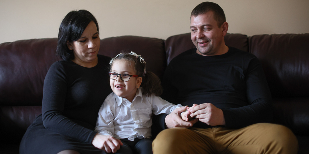 Почти пять лет родители ждут первый шаг дочки. История маленькой Марты