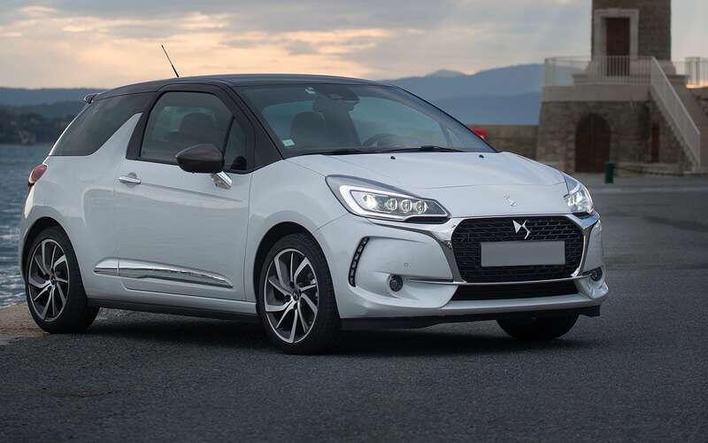    DS 3. Длина – 3954 мм, клиренс – 120 мм, багажник – 285 л. Цена машин 8-10 лет: 1-1,5 млн рублей. И такой автомобиль еще придется долго искать.