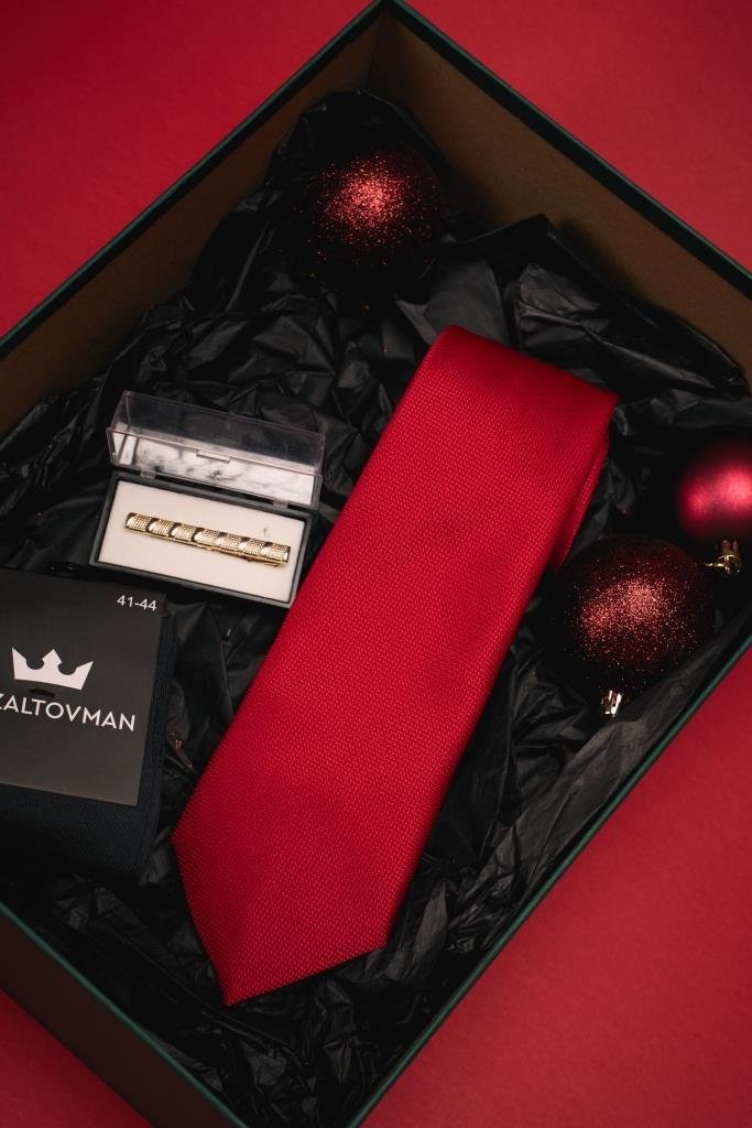 Мужской набор аксессуаров позволяет быстро обновить уже имеющийся образ, добавив новые ноты