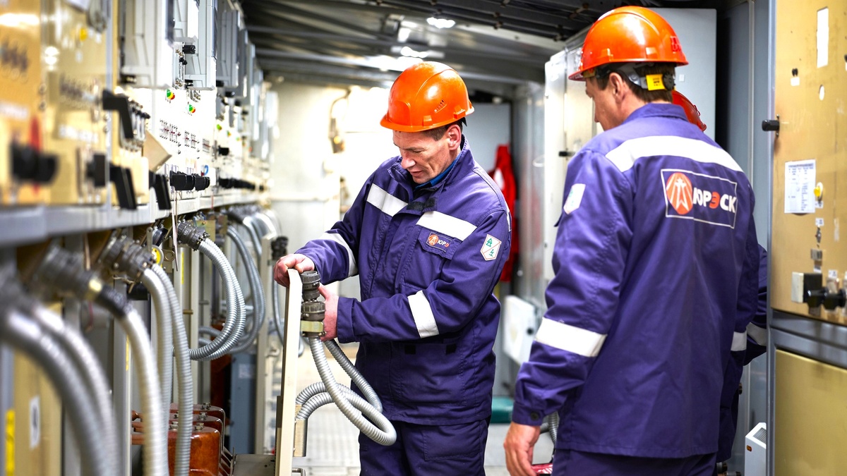    Руслан Кухарук поздравил энергетиков с профессиональным праздником