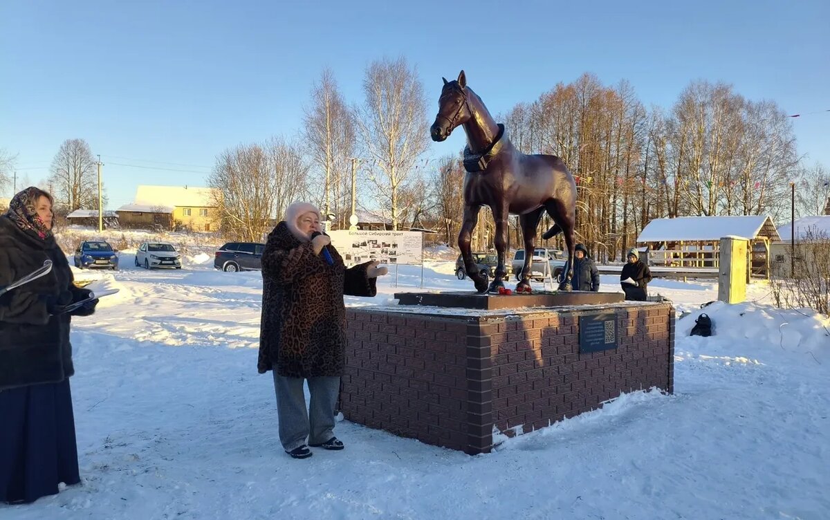    Фотофакт: памятник лошади открыли в Удмуртии