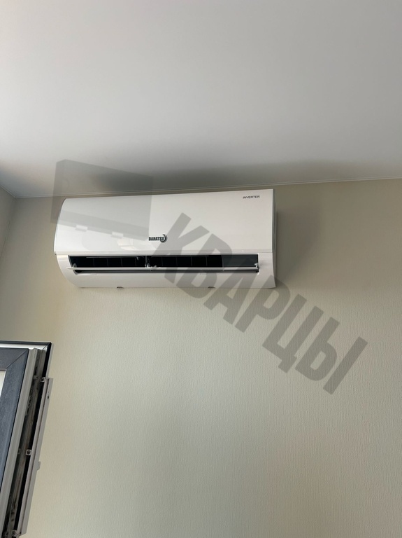 После финишной отделки:
устанавливают внутренний блок;
подключают и тестируют систему.
