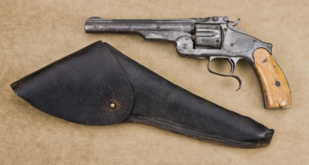 Револьвер Смит-Вессон и кобура к нему.