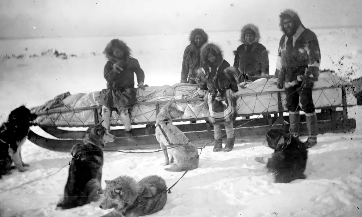 Сани примерно с грузовик