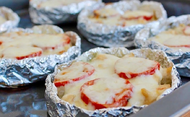 Курица и картофель в фольге: уютный праздничный ужин без лишних хлопот