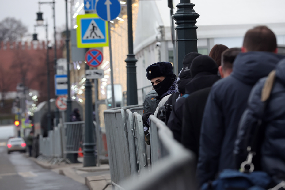 Стой, кто идет?! Предъявите паспорт..