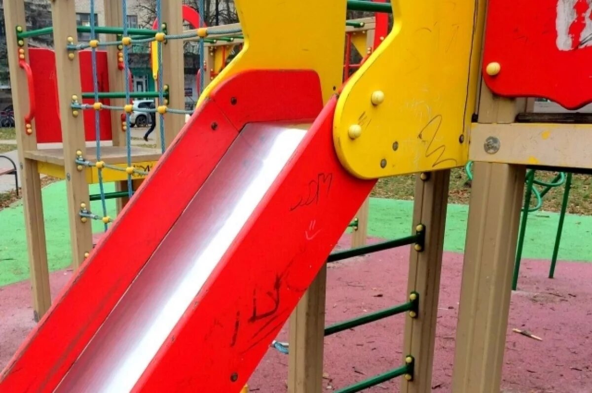    В Прикамье семейная пара купила наркотики и потеряла их на детской площадке