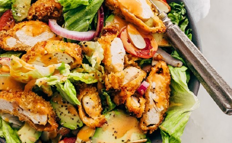 Салат, который станет звездой праздничного вечера: идеальный вариант на Новый год и не только