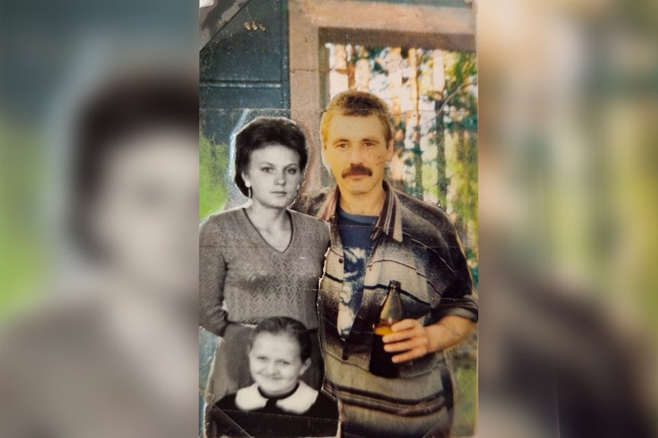    В детстве Людмила соединила фотографии мамы и папы и обожала смотреть на них. Фото: предоставлено Людмилой Т.