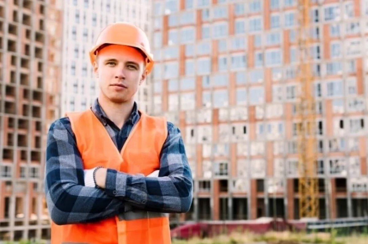    Омские приставы взыскали со строителей почти 300 тысяч за срыв договора