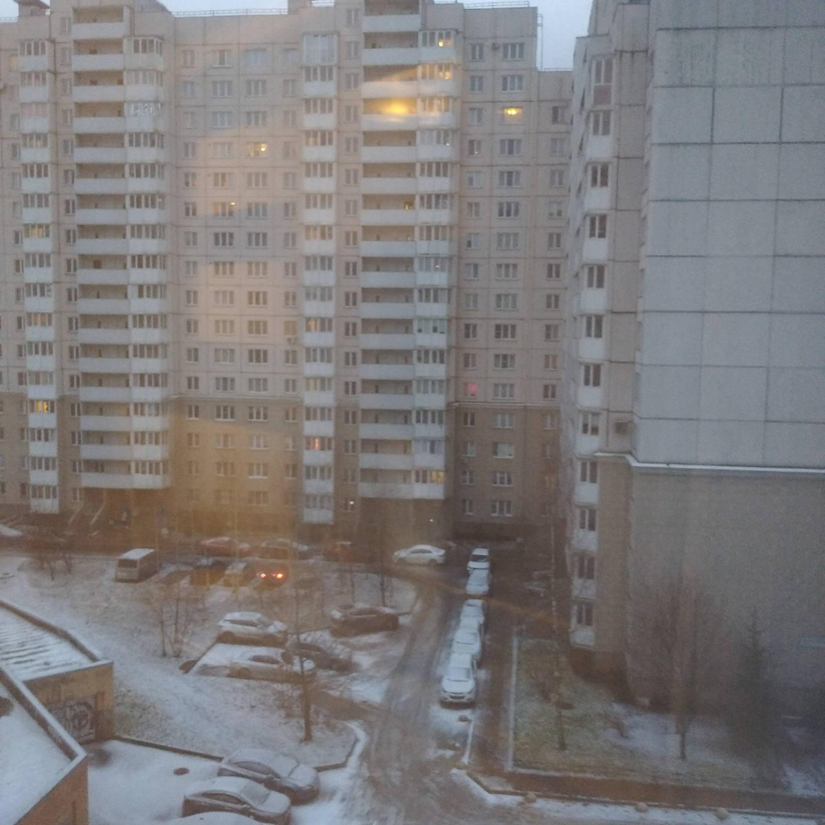 Снега совсем немного выпало,но за окном стало светлее .