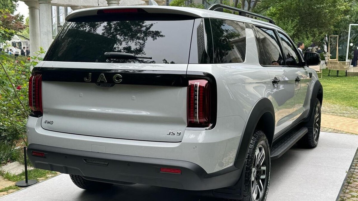    JAC JS9. Фото JAC