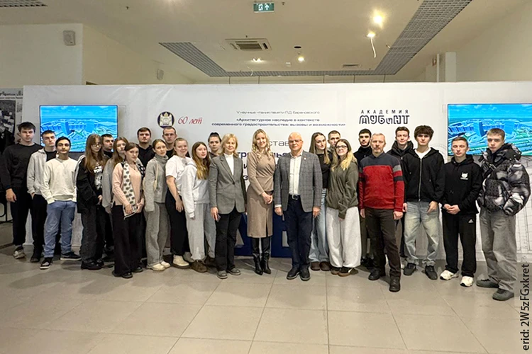 Экспозиция адресована школьникам и учащимся колледжей, которые определяются с вузом для поступления, а также всем ярославцам, любящим свой город. ФОТО: из архива