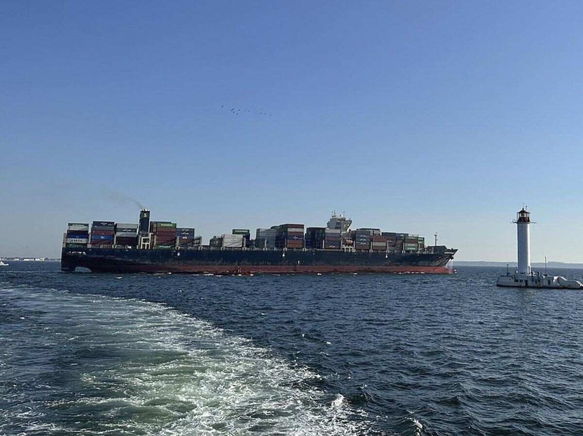    Контейнеровоз Joseph Schulte выходит из порта Одессы | © AP Photo / Ukraine's Infrastructure Ministry Press Office