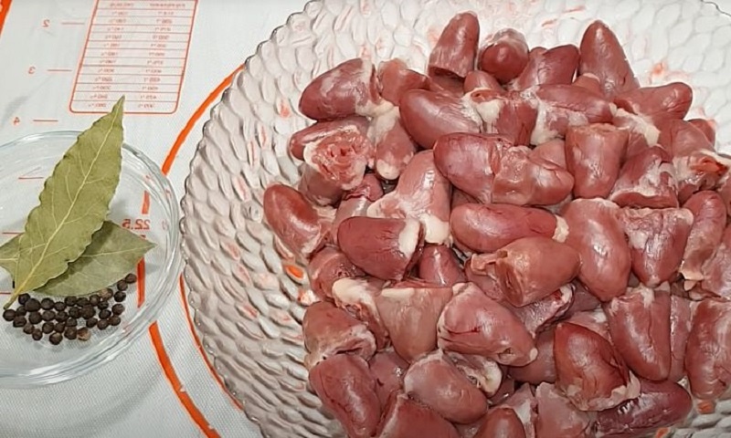 Сочные маринованные куриные сердечки: необычная закуска, которую захочется готовить снова и снова