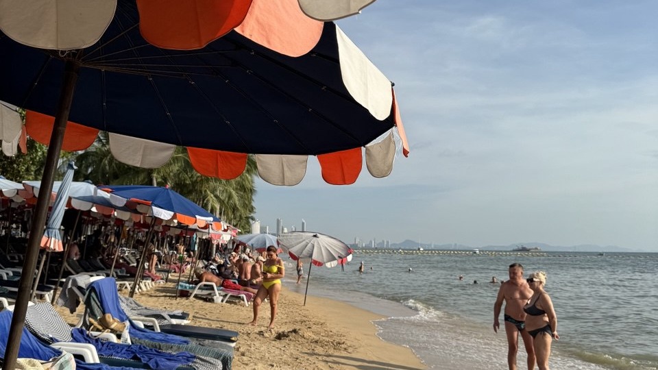 "Тупая реклама отеля. Можно еще десятки подобных отелей найти". Что ж, нашла - вот вам 2 отеля на пляже Донгтан в Паттайе