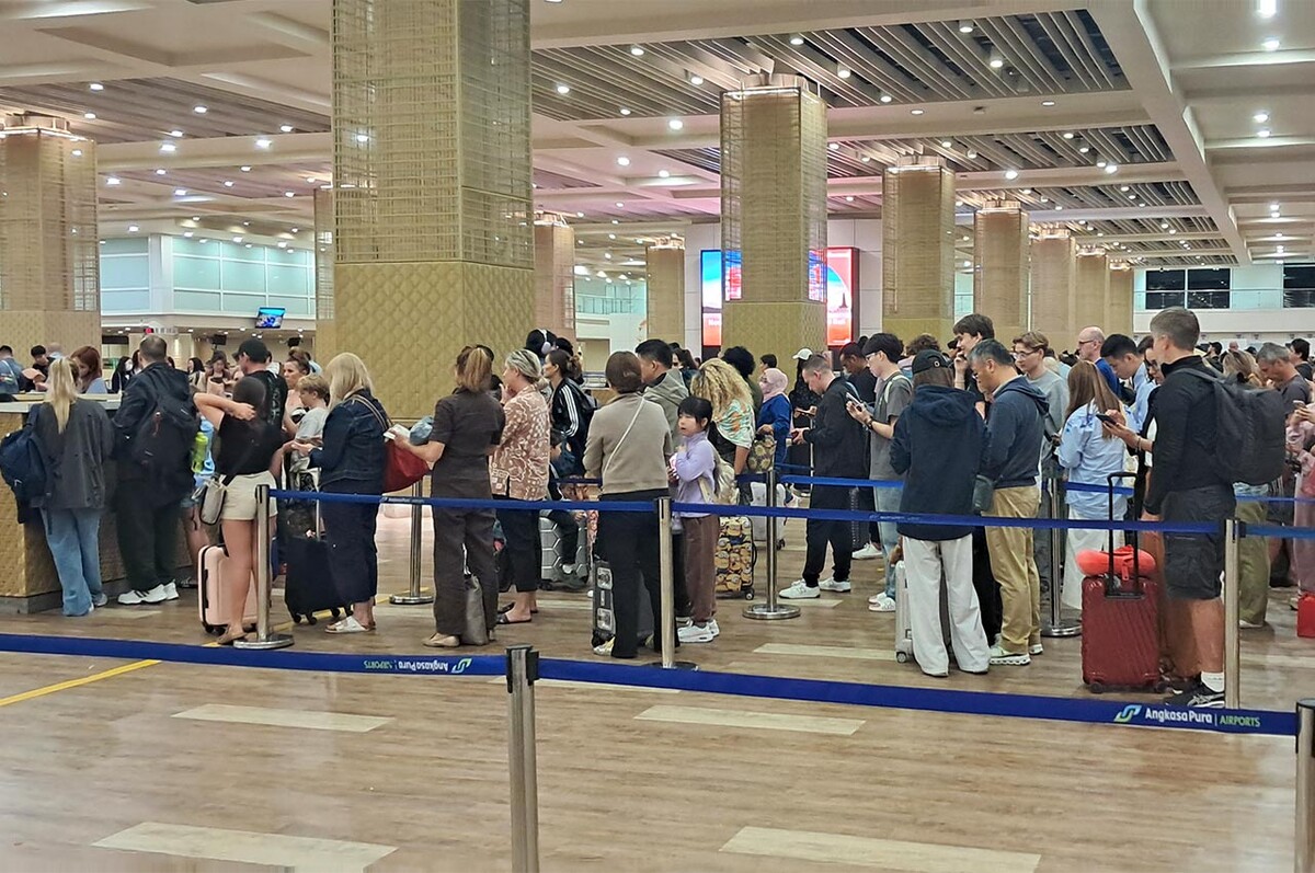 Очередь на получение визы в аропорте Бали