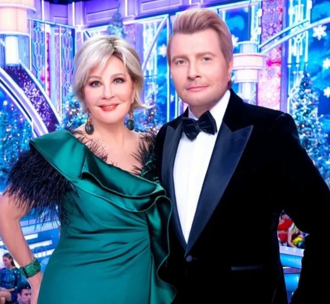 А это ведущие 