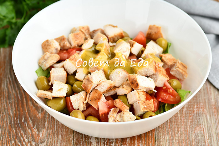 Салаты с курицей без майонеза, они вас точно удивят вкусом (5 вариантов)