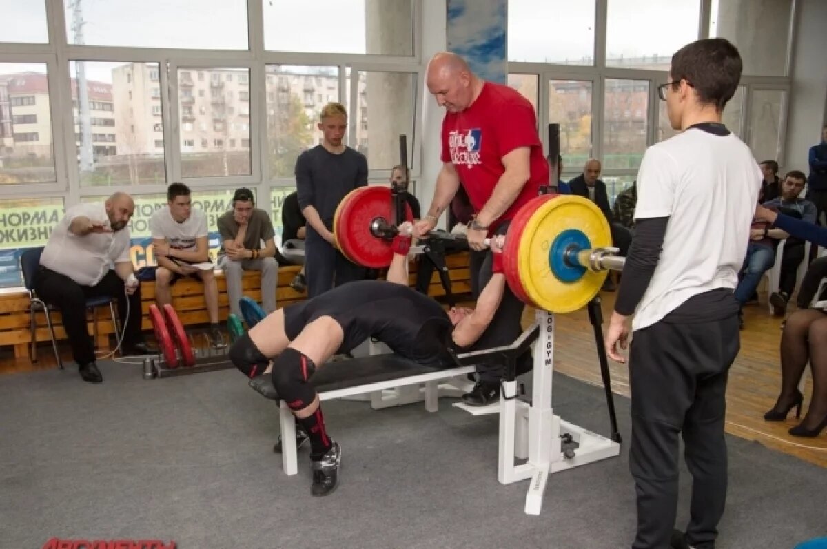    Пауэрлифтеры из Дагестана завоевали медали на окружных состязаниях