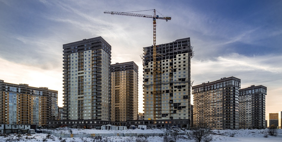 Цены «держатся», сделки умирают, все ждут чуда — рынок новостроек вошел в ТИХИЙ КРИЗИС: что на самом деле происходит зимой 2025–2026