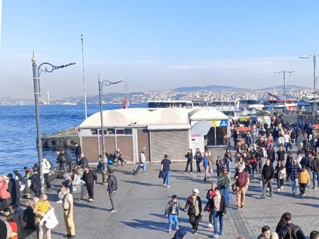 Пристань Эминёню (рядом с Галатским мостом)