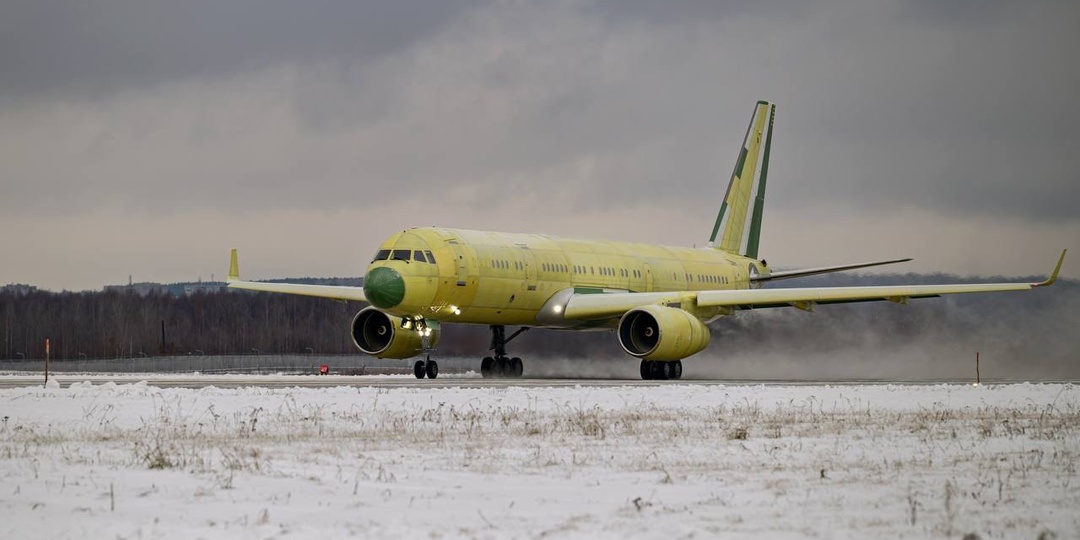 Первый час в небе: новый самолет Ту-214 взлетел на российских двигателях