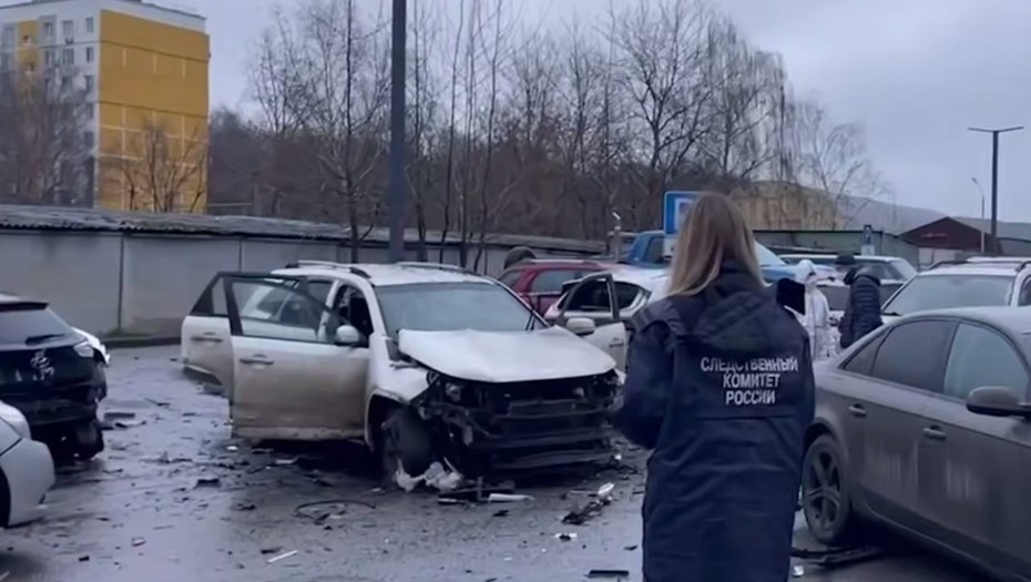 Автор фото: СК РФ. Место убийства начальника управления оперативной подготовки Генерального штаба Вооружённых Сил РФ генерал-лейтенанта Фанила Сарварова, декабрь 2025 года.