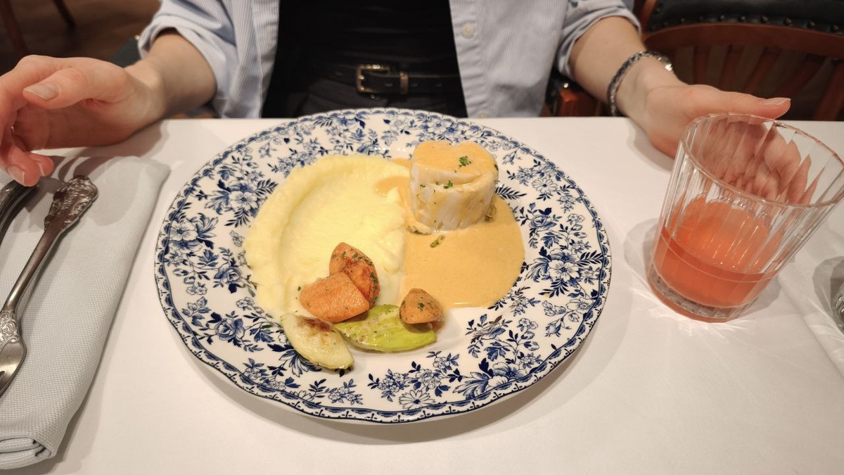 Палтус, фаршированный муссом из креветок.