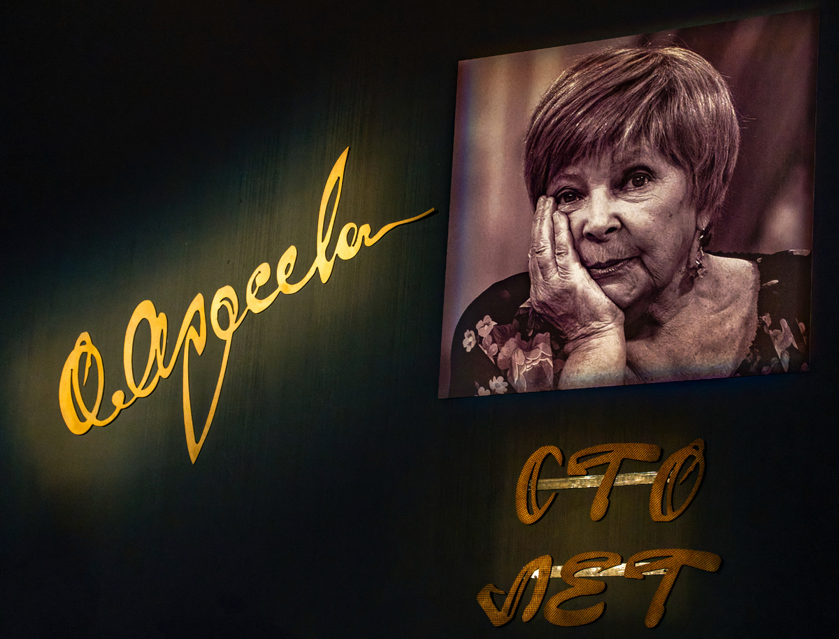 «Неугасаемый оптимизм» на сцене Театра сатиры. Фото. Александра Беланова.