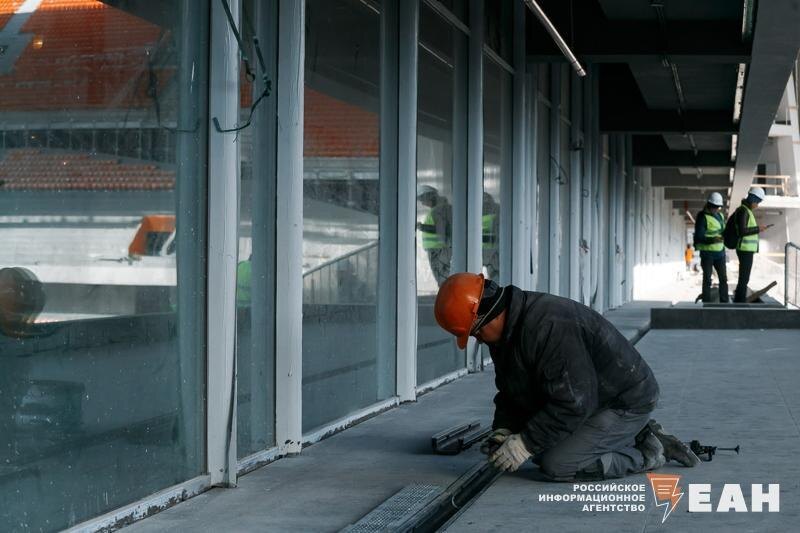    ЕАН. Мигрант на стройке