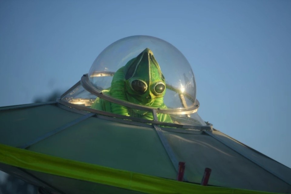    NYP: Пилот заметил НЛО в виде серебряного контейнера около своего самолета Ольга ЮШКОВА