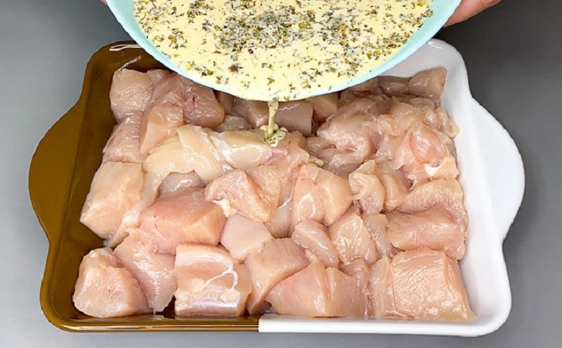 Шедевр за полчаса: куриное филе в сливочном соусе становится главным блюдом праздника