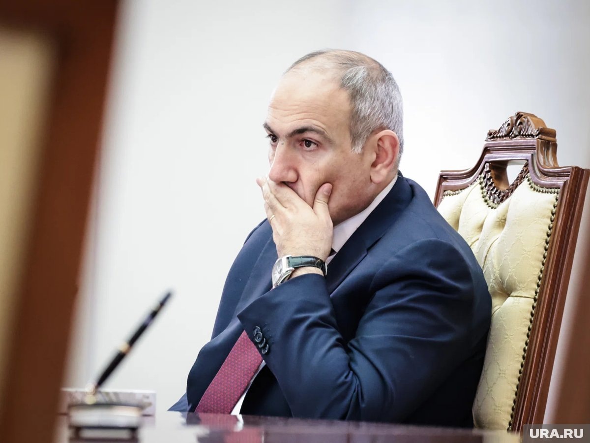     Пашинян снял клип на фоне Исаакиевского собора