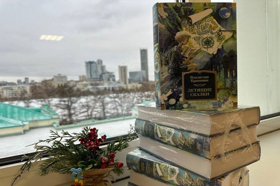   Всего в школы Киргизии отправили 156 книг Владислава Крапивина. Фото: Департамент информационной политики Свердловской области.