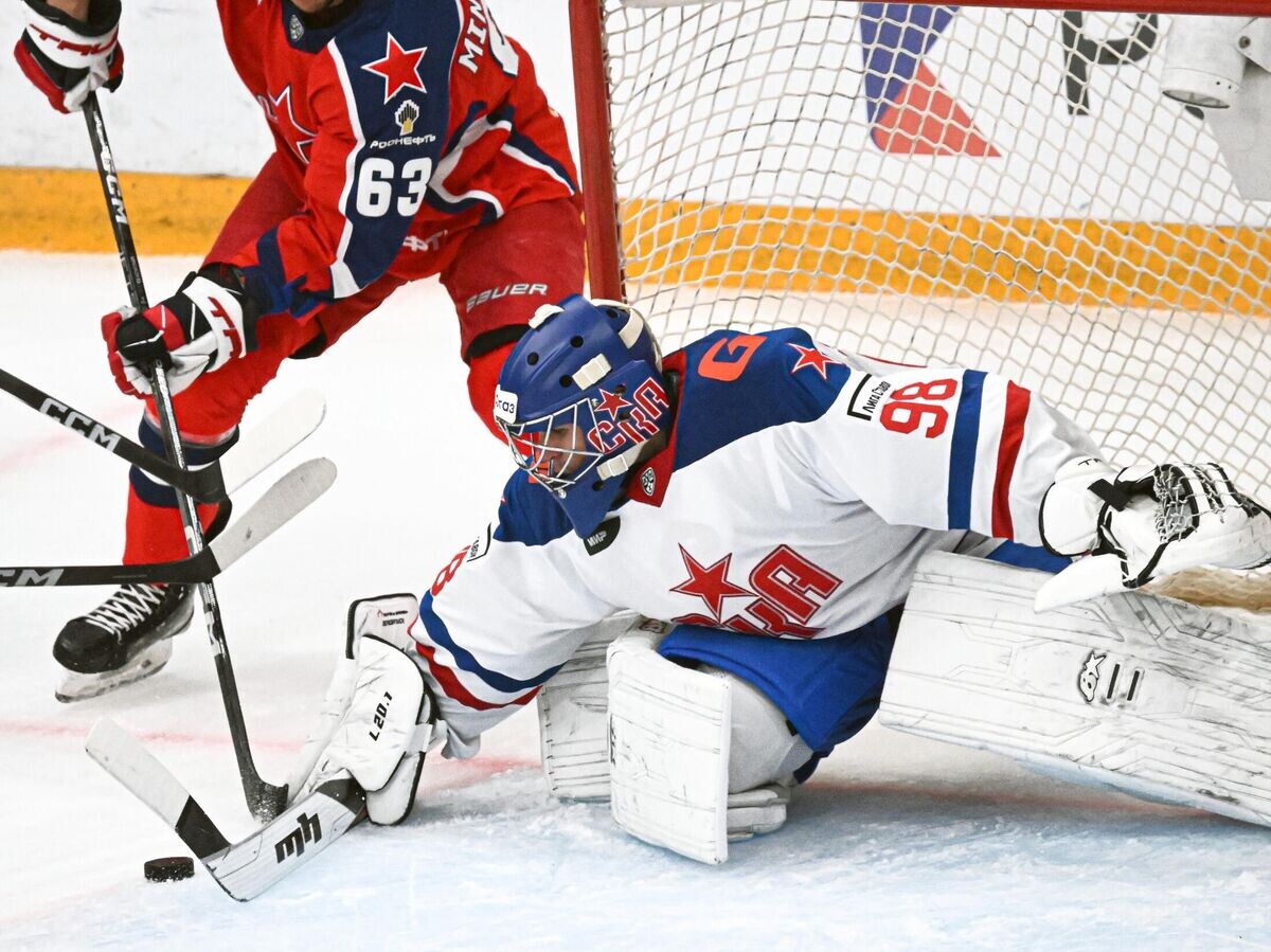    Вратарь СКА Никита Серебряков (справа) | © РИА Новости / Владимир Федоренко