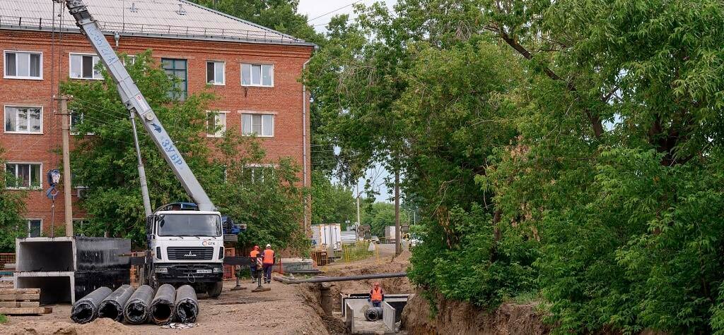 Специалисты СГК ремонтируют теплосети по улице Герцена. Фото пресс-службы СГК.