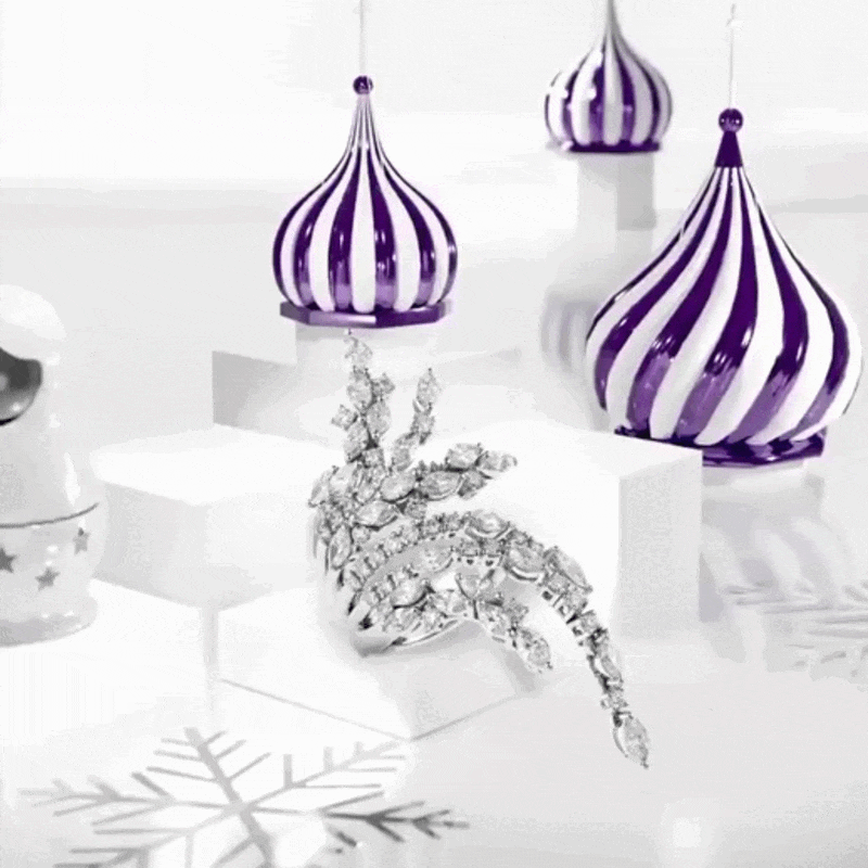 На фото: кольцо Yeprem из белого золота с бриллиантами