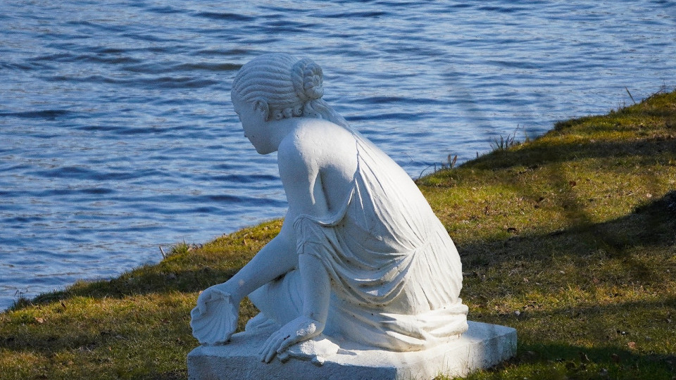 Почему древние ста­туи бы­ли цвет­ны­ми, а мы ду­ма­ем, что белые