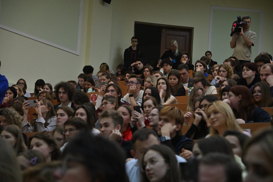    В России планируют сократить платные места в вузах: подробности Иван МАКЕЕВ