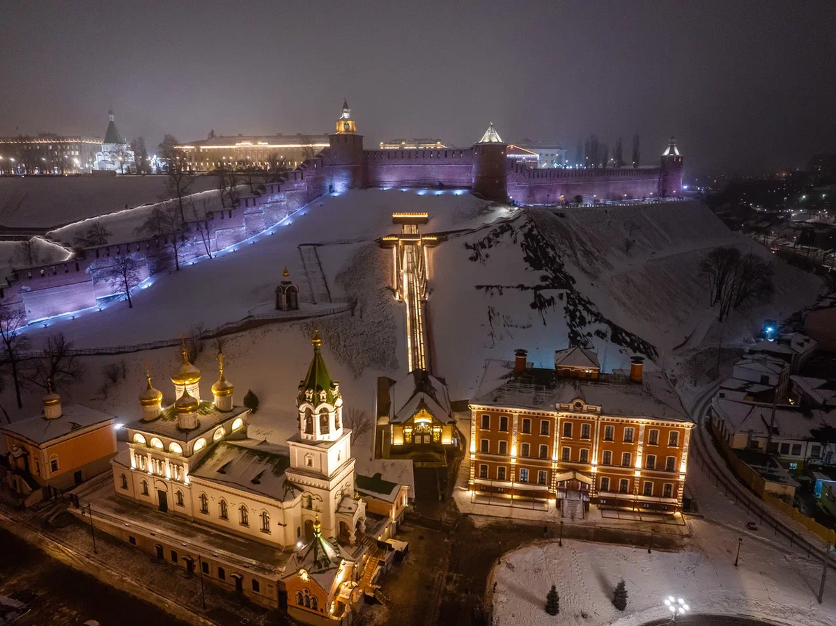 Вид на Кремль, фуникулёр и Храм Рождества Иоанна Предтечи